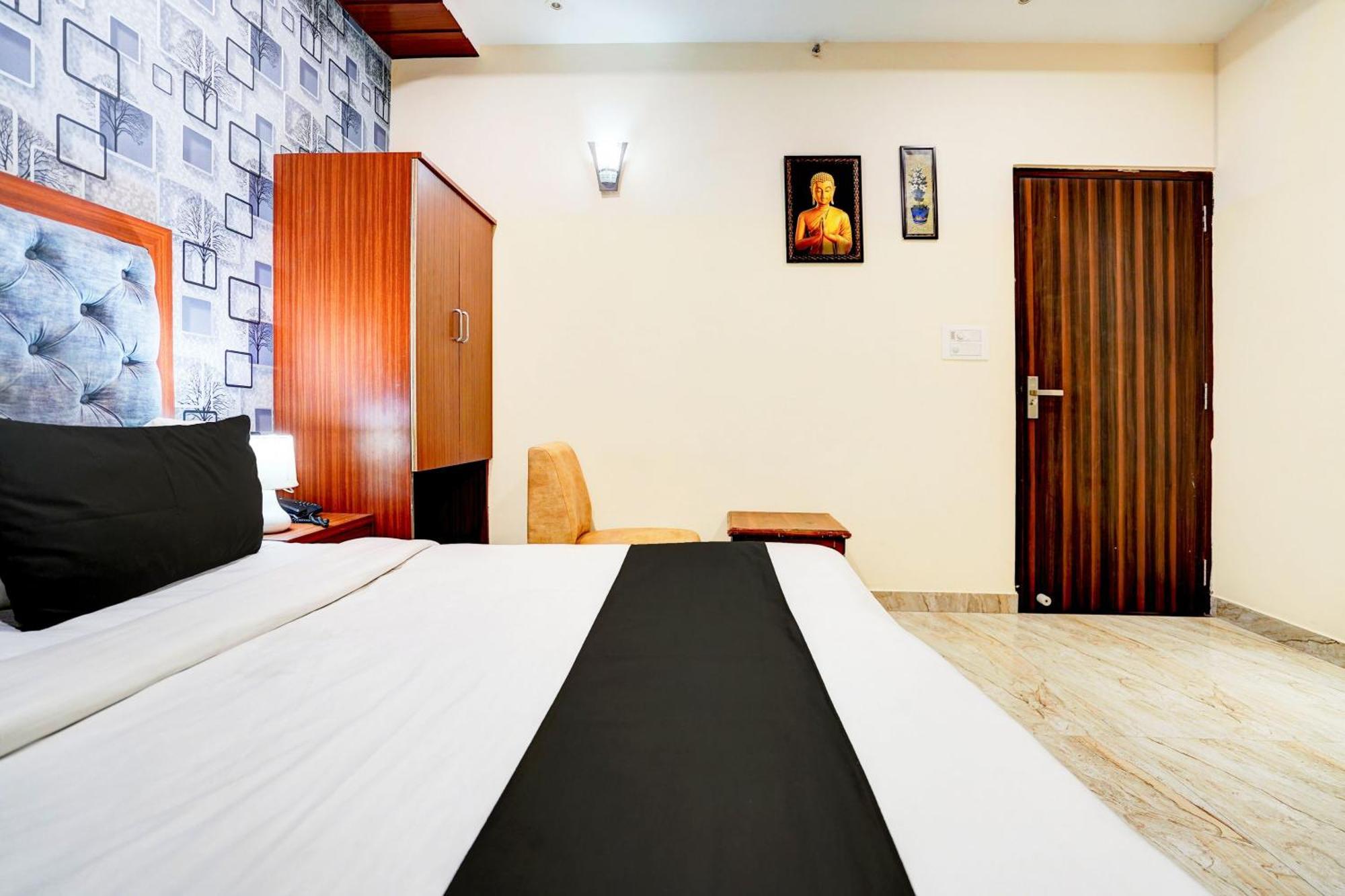Hotel Townhouse Ram Katora Near Vishwanath Temple Formerly Sv Grand Waranasi Zewnętrze zdjęcie