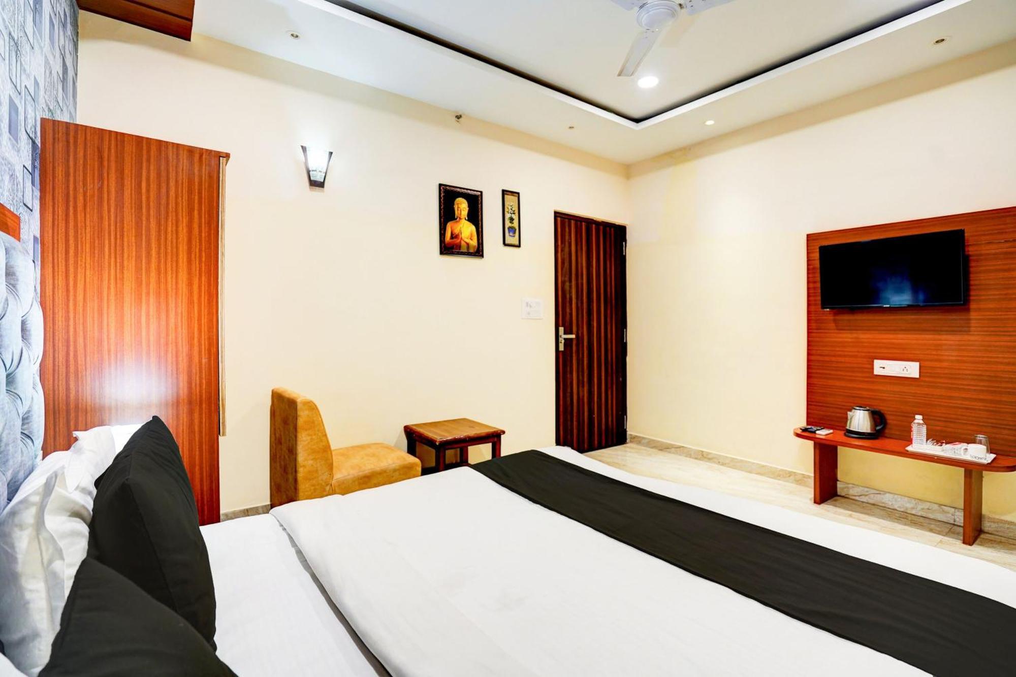 Hotel Townhouse Ram Katora Near Vishwanath Temple Formerly Sv Grand Waranasi Zewnętrze zdjęcie