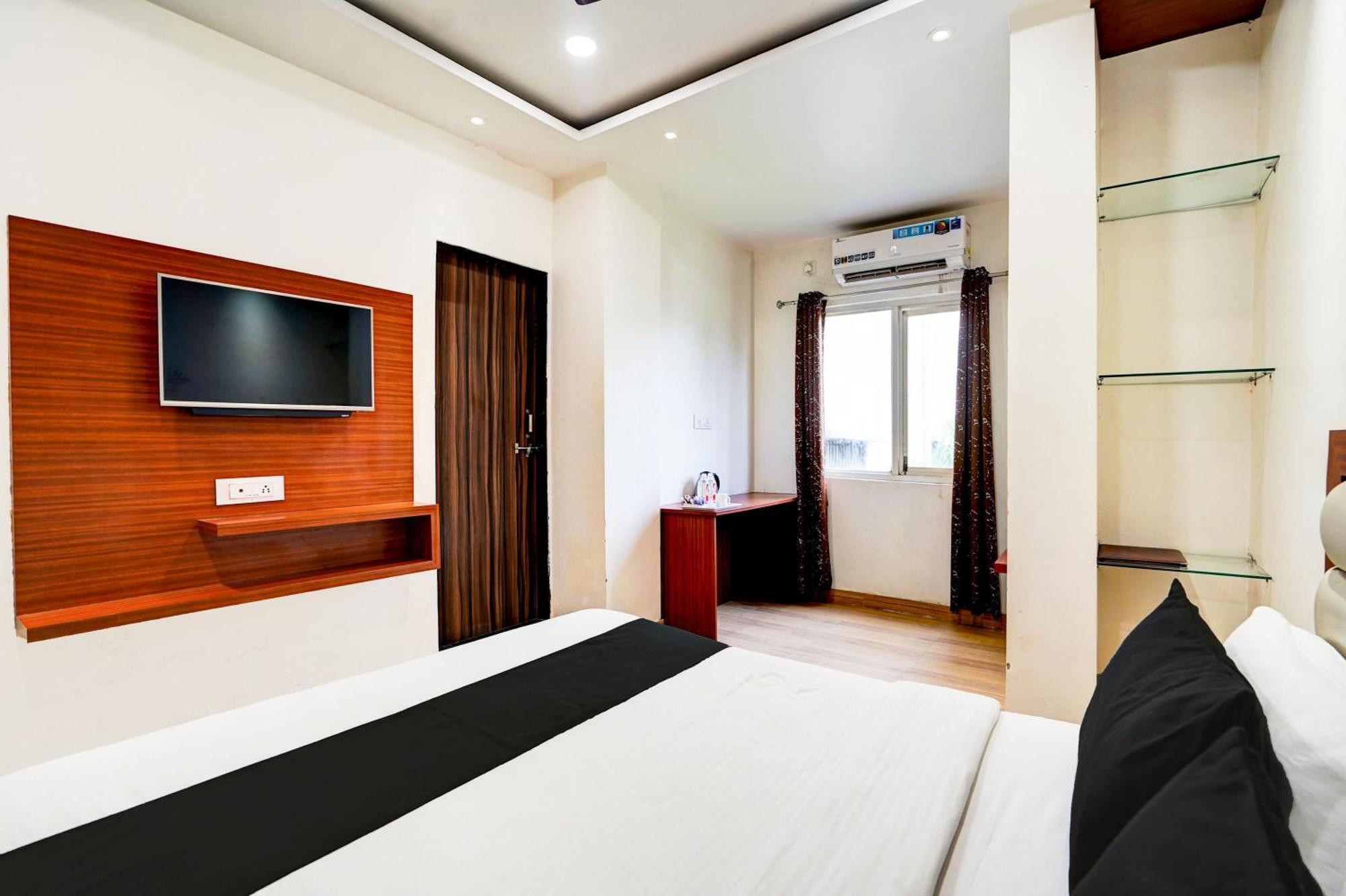 Hotel Townhouse Ram Katora Near Vishwanath Temple Formerly Sv Grand Waranasi Zewnętrze zdjęcie