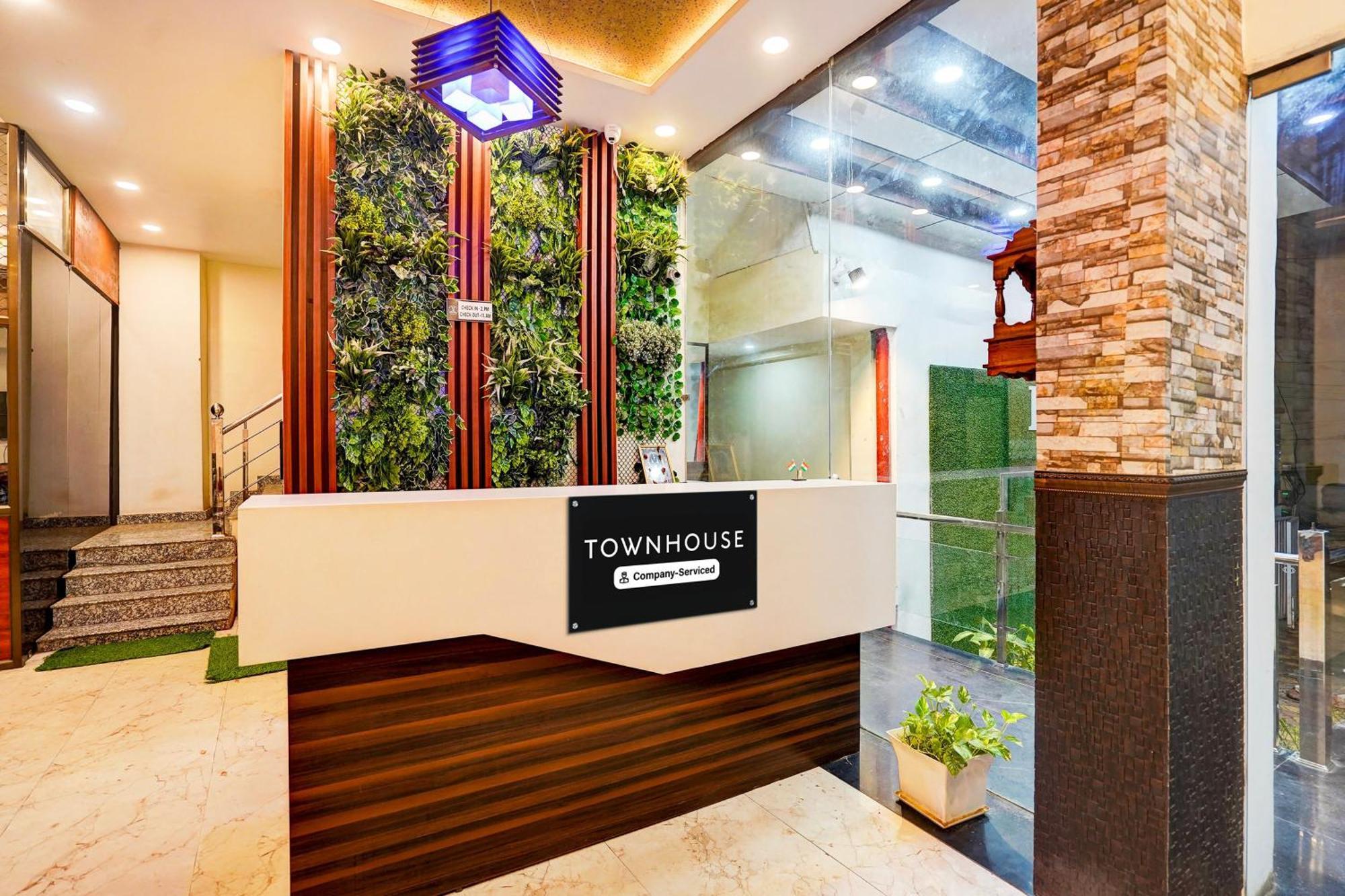 Hotel Townhouse Ram Katora Near Vishwanath Temple Formerly Sv Grand Waranasi Zewnętrze zdjęcie