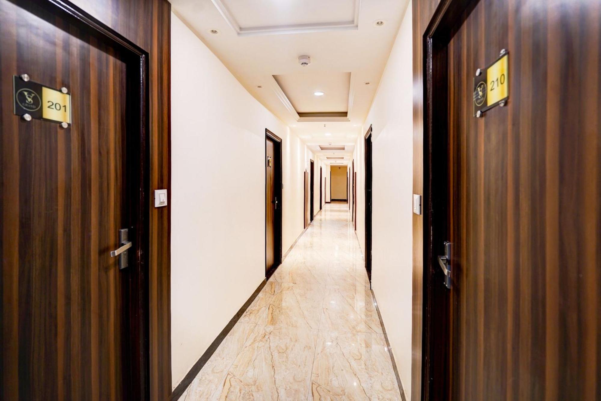 Hotel Townhouse Ram Katora Near Vishwanath Temple Formerly Sv Grand Waranasi Zewnętrze zdjęcie