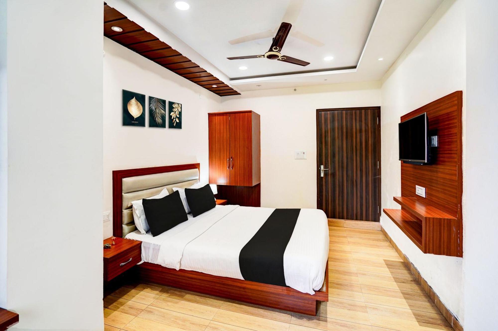 Hotel Townhouse Ram Katora Near Vishwanath Temple Formerly Sv Grand Waranasi Zewnętrze zdjęcie