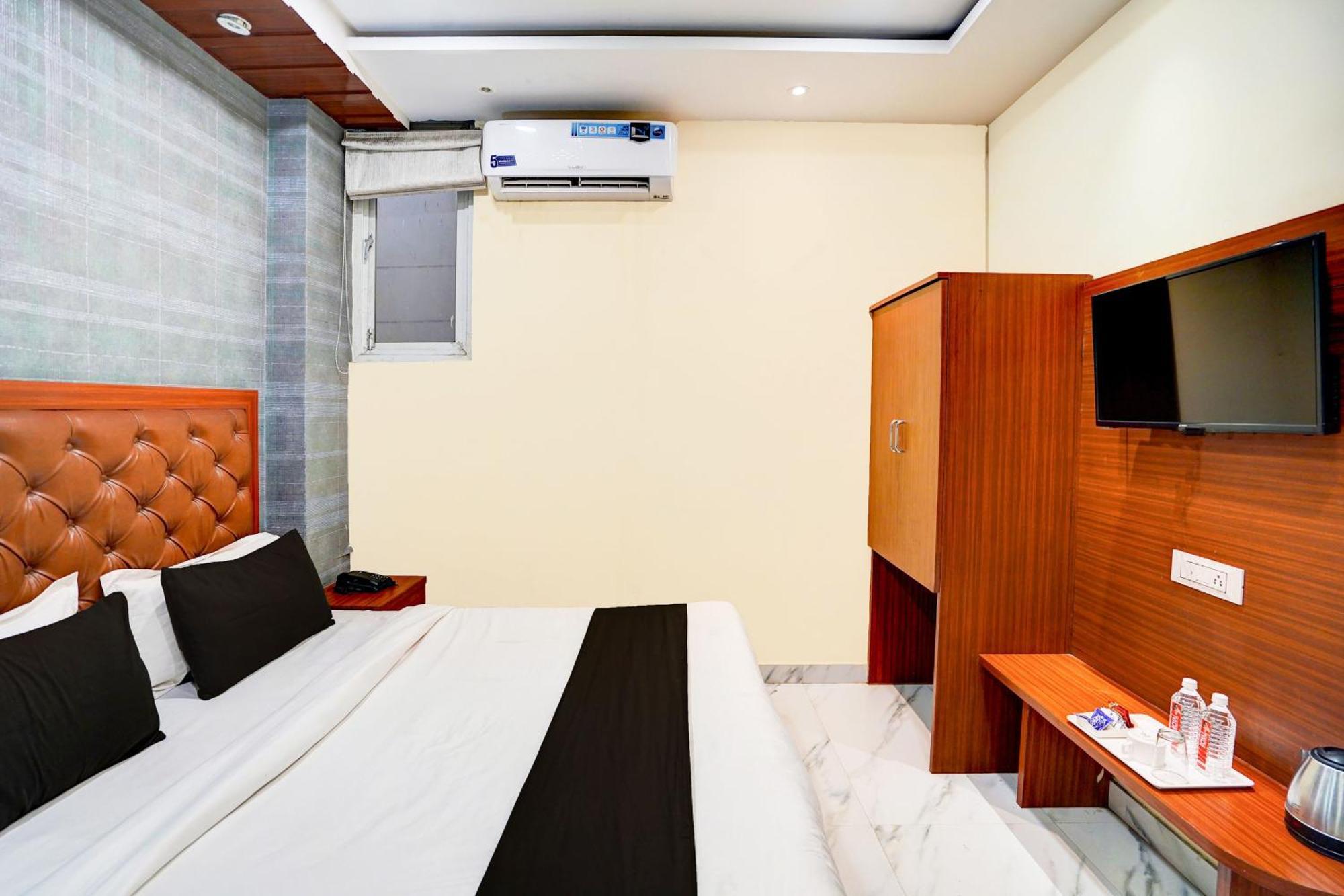 Hotel Townhouse Ram Katora Near Vishwanath Temple Formerly Sv Grand Waranasi Zewnętrze zdjęcie